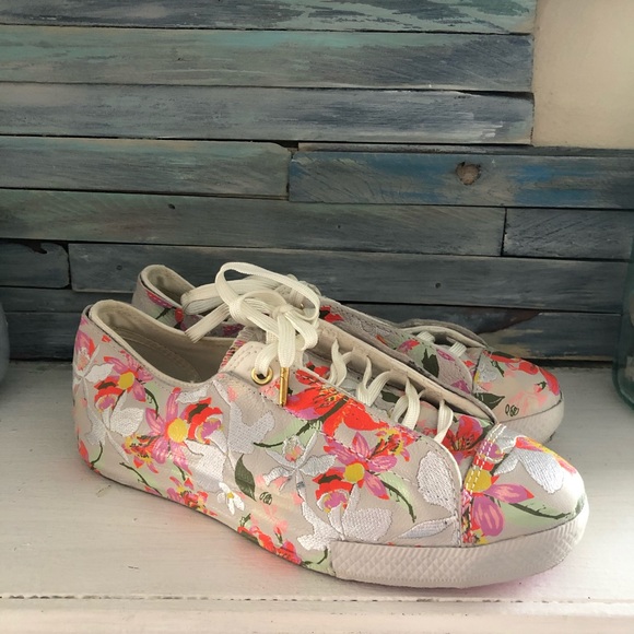 CONVERSE-X-PATBO-FLORAL-CHUCK-TAYLORs sz: 6.5 - Picture 2 of 11
